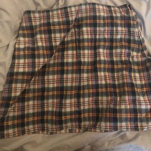 Cotton lined RL mini skirt w/size zipper. Like new condition.